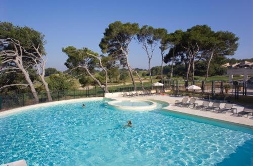 Appartement Cosy Avec Climatisation Reversible Golf De Saumane Exterior photo